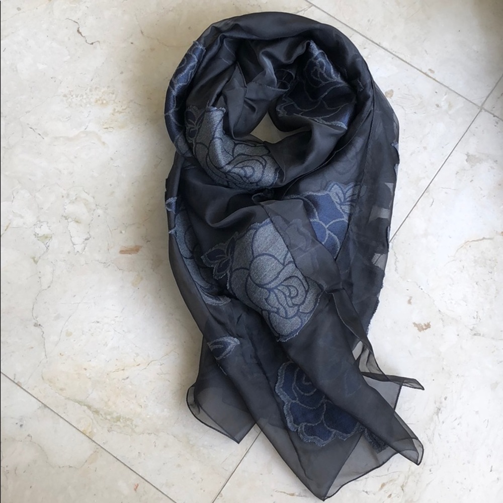 Aramani collezioni sheer scarf or shawl